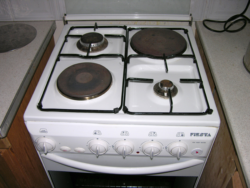 Stove for electricity and gas